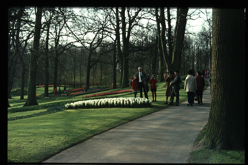 20.Keukenhof apr 1973 Rino,Ilse,Papa,Brigitte,Marion.JPG